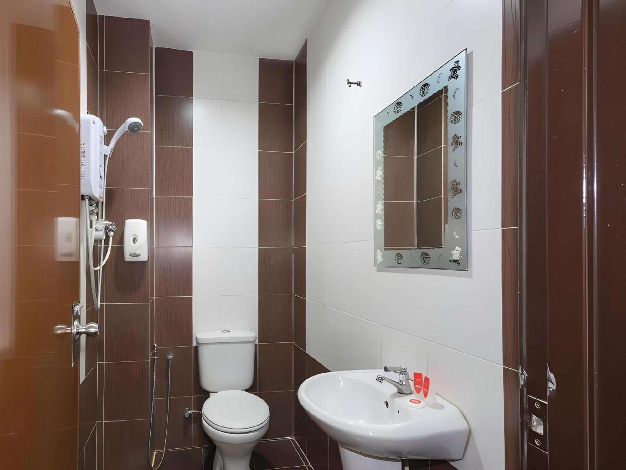 Capital O 812 Hotel Smc Seksyen 13 Shah Alam Exterior foto